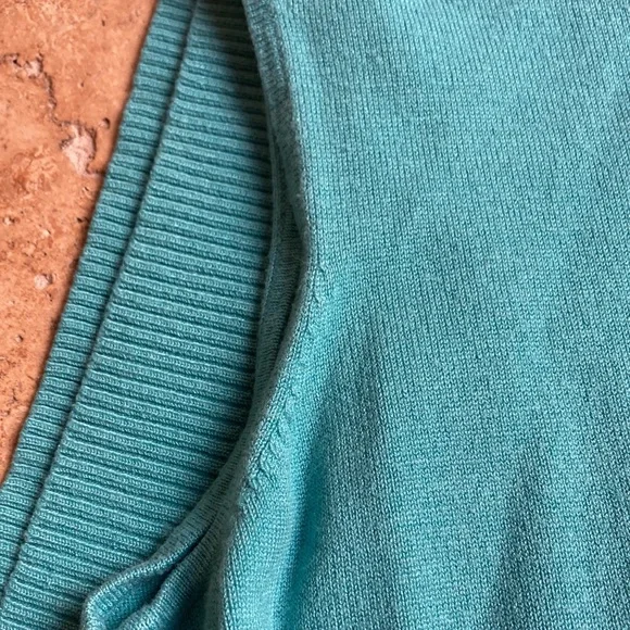 Nonveanx teal sleeveless turtleneck Great condition - Picture 10 of 10